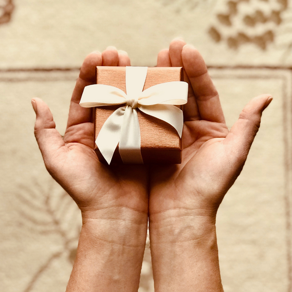 8 Ways to Choose Unique Jewelry Gifts for Every Occasion to Dazzle & Delight