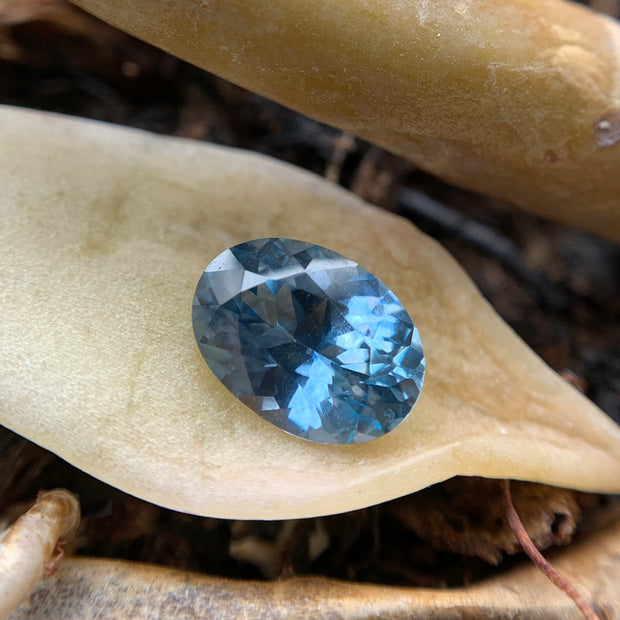 Oval Desaturated Blue Montana Sapphire Photo 1