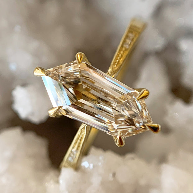 D-g Shield Shape Diamond, Size: 0.10 - 0.49 at Rs 23500/carat in Surat |  ID: 27120583333