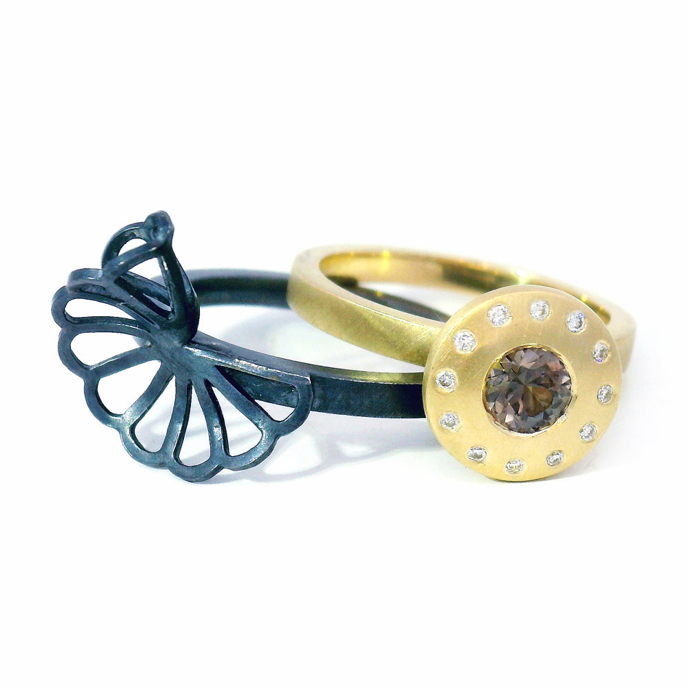 Bi-color Montana sapphire ring in 14K gold with diamond accents