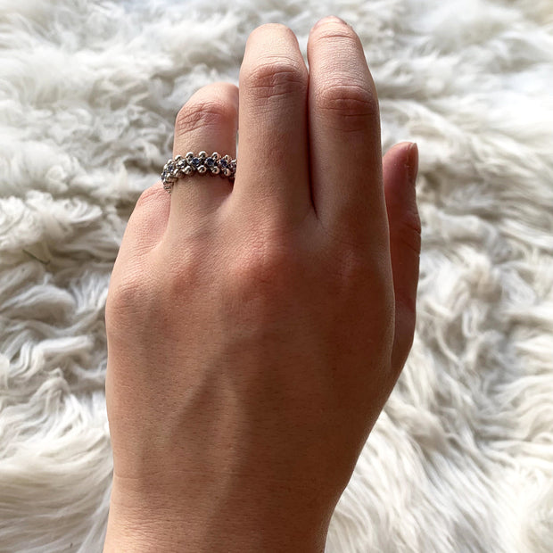 Montana Yogo Sapphire & White Gold Single Row Expandable Ring